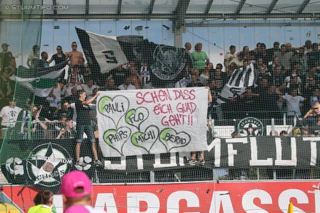 Ried - Sturm Graz
Oesterreichische Fussball Bundesliga, 6. Runde, SV Ried - SK Sturm Graz, Arena Ried, 24.08.2013. 

Foto zeigt Fans von Sturm mit einem Spruchband
