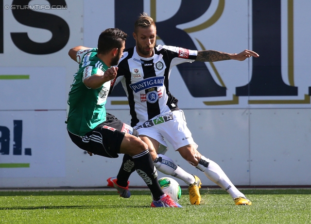 Ried - Sturm Graz
Oesterreichische Fussball Bundesliga, 6. Runde, SV Ried - SK Sturm Graz, Arena Ried, 24.08.2013. 

Foto zeigt Oliver Kragl (Ried) und  Patrick Wolf (Sturm)
