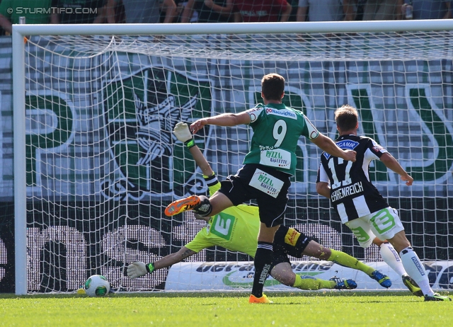 Ried - Sturm Graz
Oesterreichische Fussball Bundesliga, 6. Runde, SV Ried - SK Sturm Graz, Arena Ried, 24.08.2013. 

Foto zeigt Julius Perstaller (Ried), Christian Gratzei (Sturm) und Martin Ehrenreich (Sturm)
Schlüsselwörter: tor