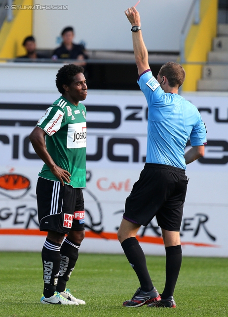 Ried - Sturm Graz
Oesterreichische Fussball Bundesliga, 6. Runde, SV Ried - SK Sturm Graz, Arena Ried, 24.08.2013. 

Foto zeigt Sandro Jose Ferreira Da Silva (Ried) und Schiedsrichter Harald Lechner
Schlüsselwörter: rote