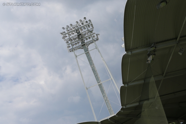 Sturm Graz - Wolfsberg
Oesterreichische Fussball Bundesliga, 7. Runde, SK Sturm Graz - Wolfsberger AC, Stadion Liebenau Graz, 31.08.2013. 

Foto zeigt einen Flutlichtmasten im Stadion Liebenau
