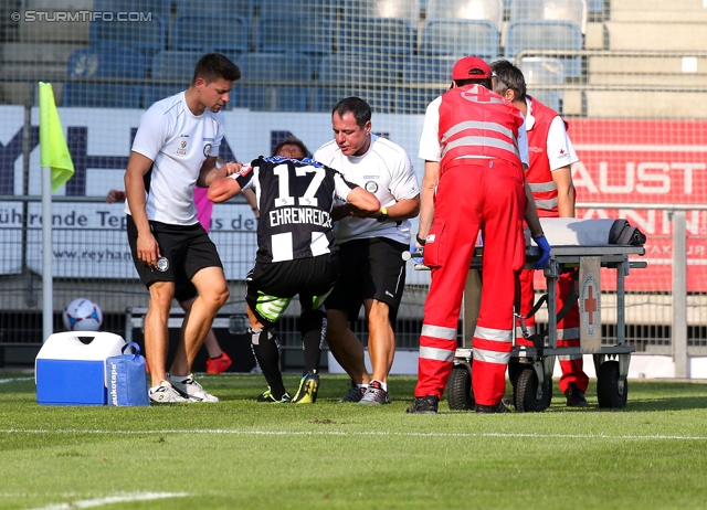 Sturm Graz - Wolfsberg
Oesterreichische Fussball Bundesliga, 7. Runde, SK Sturm Graz - Wolfsberger AC, Stadion Liebenau Graz, 31.08.2013. 

Foto zeigt Daniel Schatz (Betreuer Sturm), Athanasios Puskuris (Teamarzt Sturm) und Martin Ehrenreich (Sturm)
Schlüsselwörter: verletzung