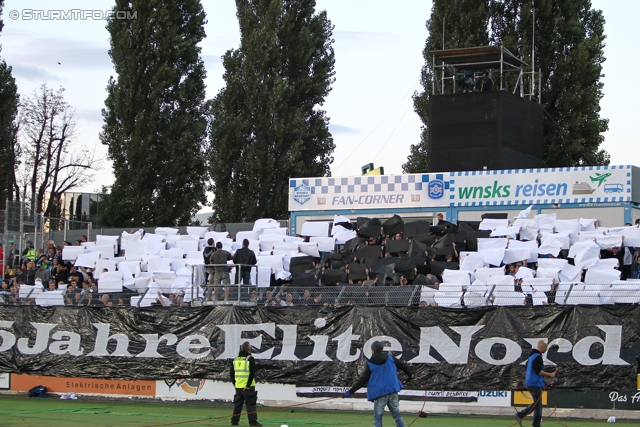 Wiener Neustadt - Sturm Graz
Oesterreichische Fussball Bundesliga, 8. Runde, SC Wiener Neustadt - SK Sturm Graz, Stadion Wiener Neustadt, 14.09.2013. 

Foto zeigt Fans von Sturm mit einer Choreografie
