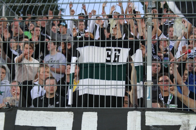 Wiener Neustadt - Sturm Graz
Oesterreichische Fussball Bundesliga, 8. Runde, SC Wiener Neustadt - SK Sturm Graz, Stadion Wiener Neustadt, 14.09.2013. 

Foto zeigt Fans von Sturm
