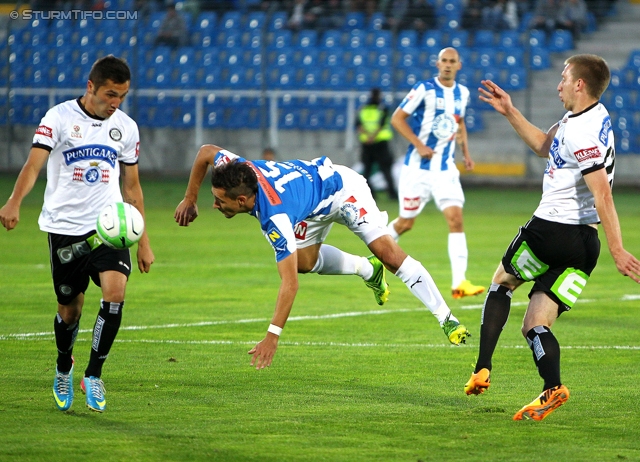 Wiener Neustadt - Sturm Graz
Oesterreichische Fussball Bundesliga, 8. Runde, SC Wiener Neustadt - SK Sturm Graz, Stadion Wiener Neustadt, 14.09.2013. 

Foto zeigt Anel Hadzic (Sturm), Manuel Wallner (Wr. Neustadt) und Robert Beric (Sturm)
