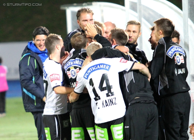 Wiener Neustadt - Sturm Graz
Oesterreichische Fussball Bundesliga, 8. Runde, SC Wiener Neustadt - SK Sturm Graz, Stadion Wiener Neustadt, 14.09.2013. 

Foto zeigt Florian Kainz (Sturm) und die Ersatzbank von Sturm
Schlüsselwörter: torjubel