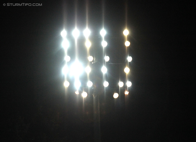 Wiener Neustadt - Sturm Graz
Oesterreichische Fussball Bundesliga, 8. Runde, SC Wiener Neustadt - SK Sturm Graz, Stadion Wiener Neustadt, 14.09.2013. 

Foto zeigt einen Flutlichtmasten
