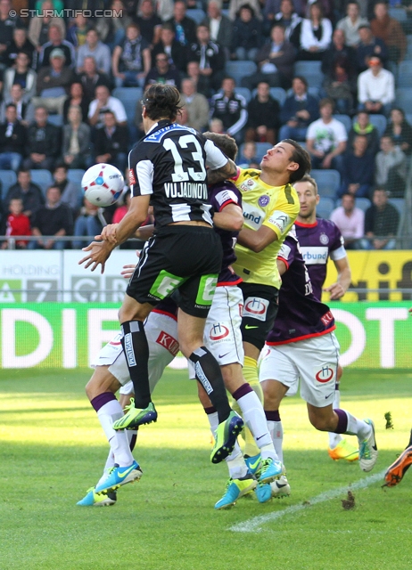 Sturm Graz - Austria Wien
Oesterreichische Fussball Bundesliga, 9. Runde, SK Sturm Graz - FK Austria Wien, Stadion Liebenau Graz, 21.09.2013. 

Foto zeigt Nikola Vujadinovic (Sturm) und Heinz Lindner (Austria)
