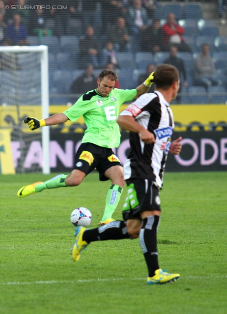 Sturm Graz - Austria Wien
Oesterreichische Fussball Bundesliga, 9. Runde, SK Sturm Graz - FK Austria Wien, Stadion Liebenau Graz, 21.09.2013. 

Foto zeigt Benedikt Pliquett (Sturm) und Christoph Kroepfl (Sturm)
