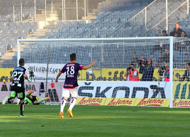 Sturm Graz - Austria Wien
Oesterreichische Fussball Bundesliga, 9. Runde, SK Sturm Graz - FK Austria Wien, Stadion Liebenau Graz, 21.09.2013. 

Foto zeigt Benedikt Pliquett (Sturm)
