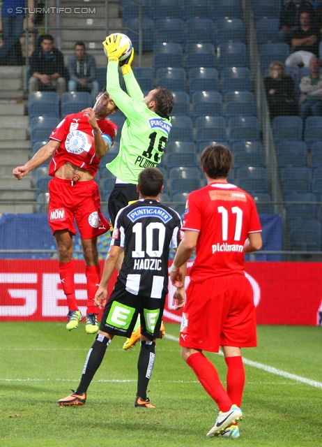 Sturm Graz - Wiener Neustadt
OEFB Cup, 2. Runde, SK Sturm Graz - SC Wiener Neustadt, Stadion Liebenau Graz, 25.09.2013. 

Foto zeigt Peter Hlinka (Wr. Neustadt), Benedikt Pliquett (Sturm), Anel Hadzic (Sturm) und Thomas Pichlmann (Wr. Neustadt)
