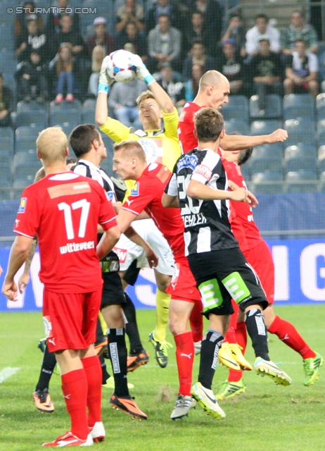 Sturm Graz - Wiener Neustadt
OEFB Cup, 2. Runde, SK Sturm Graz - SC Wiener Neustadt, Stadion Liebenau Graz, 25.09.2013. 

Foto zeigt David Witteveen (Wr. Neustadt), Matthias Koch (Wr. Neustadt), Joerg Siebenhandl (Wr. Neustadt) und Daniel Beichler (Sturm)
