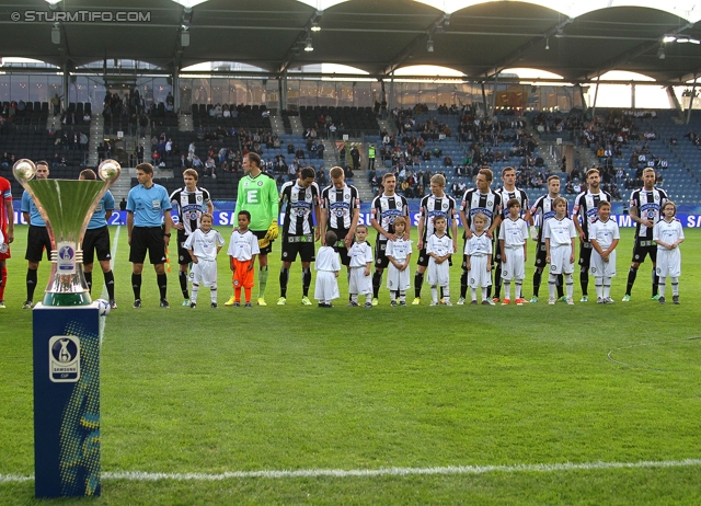 Sturm Graz - Wiener Neustadt
OEFB Cup, 2. Runde, SK Sturm Graz - SC Wiener Neustadt, Stadion Liebenau Graz, 25.09.2013. 

Foto zeigt OEFB Cup Pokal und die Mannschaft von Sturm
