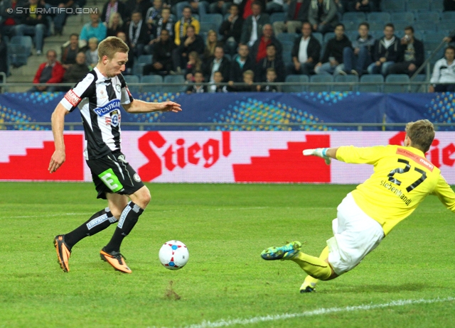 Sturm Graz - Wiener Neustadt
OEFB Cup, 2. Runde, SK Sturm Graz - SC Wiener Neustadt, Stadion Liebenau Graz, 25.09.2013. 

Foto zeigt Robert Beric (Sturm) und Joerg Siebenhandl (Wr. Neustadt)
