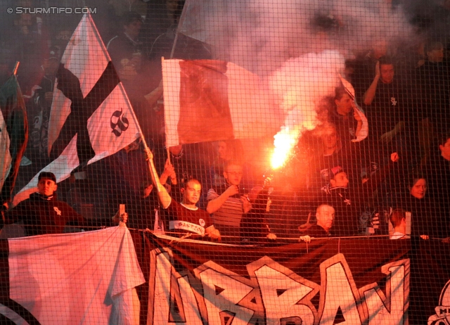 Sturm Graz - Innsbruck
Oesterreichische Fussball Bundesliga, 10. Runde, SK Sturm Graz - FC Wacker Innsbruck, Stadion Liebenau Graz, 28.09.2013. 

Foto zeigt Fans von Sturm
Schlüsselwörter: pyrotechnik