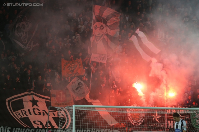 Sturm Graz - Innsbruck
Oesterreichische Fussball Bundesliga, 10. Runde, SK Sturm Graz - FC Wacker Innsbruck, Stadion Liebenau Graz, 28.09.2013. 

Foto zeigt Fans von Sturm
Schlüsselwörter: pyrotechnik