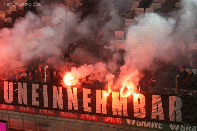 Sturm Graz - Innsbruck
Oesterreichische Fussball Bundesliga, 10. Runde, SK Sturm Graz - FC Wacker Innsbruck, Stadion Liebenau Graz, 28.09.2013. 

Foto zeigt Fans von Sturm mit einer Choreografie
Schlüsselwörter: pyrotechnik