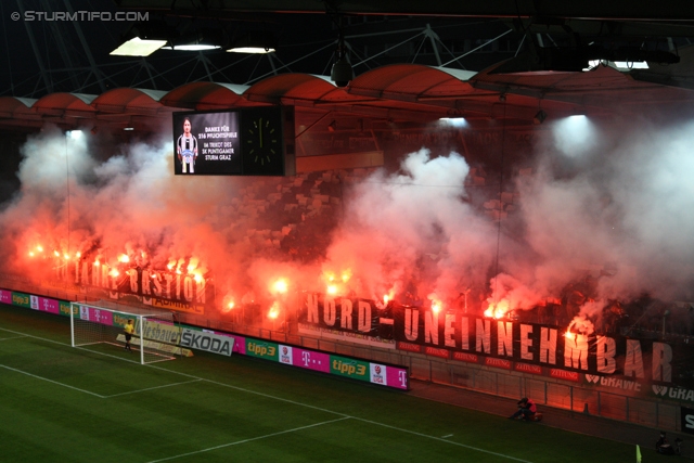 Sturm Graz - Innsbruck
Oesterreichische Fussball Bundesliga, 10. Runde, SK Sturm Graz - FC Wacker Innsbruck, Stadion Liebenau Graz, 28.09.2013. 

Foto zeigt Fans von Sturm mit einer Choreografie
Schlüsselwörter: pyrotechnik