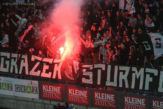 Sturm Graz - Innsbruck
Oesterreichische Fussball Bundesliga, 10. Runde, SK Sturm Graz - FC Wacker Innsbruck, Stadion Liebenau Graz, 28.09.2013. 

Foto zeigt Fans von Sturm
Schlüsselwörter: pyrotechnik