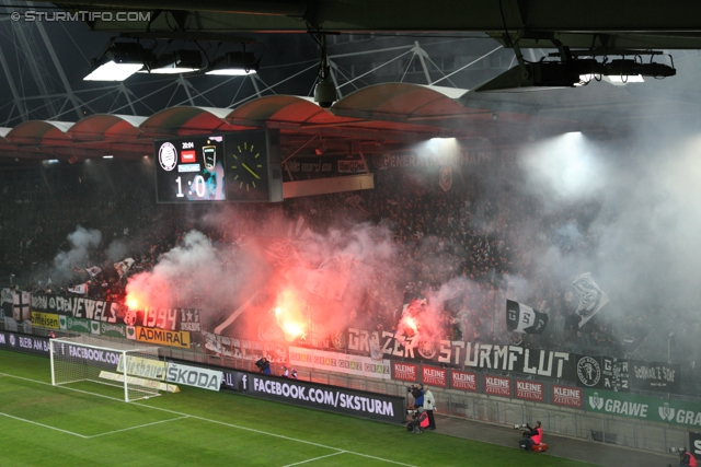 Sturm Graz - Innsbruck
Oesterreichische Fussball Bundesliga, 10. Runde, SK Sturm Graz - FC Wacker Innsbruck, Stadion Liebenau Graz, 28.09.2013. 

Foto zeigt Fans von Sturm
Schlüsselwörter: pyrotechnik