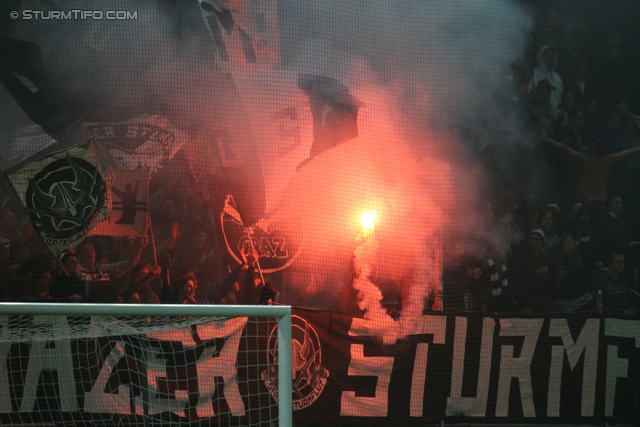 Sturm Graz - Innsbruck
Oesterreichische Fussball Bundesliga, 10. Runde, SK Sturm Graz - FC Wacker Innsbruck, Stadion Liebenau Graz, 28.09.2013. 

Foto zeigt Fans von Sturm
Schlüsselwörter: pyrotechnik