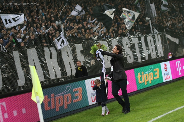 Sturm Graz - Innsbruck
Oesterreichische Fussball Bundesliga, 10. Runde, SK Sturm Graz - FC Wacker Innsbruck, Stadion Liebenau Graz, 28.09.2013. 

Foto zeigt Imre Szabics (Sturm) und Fans von Sturm
