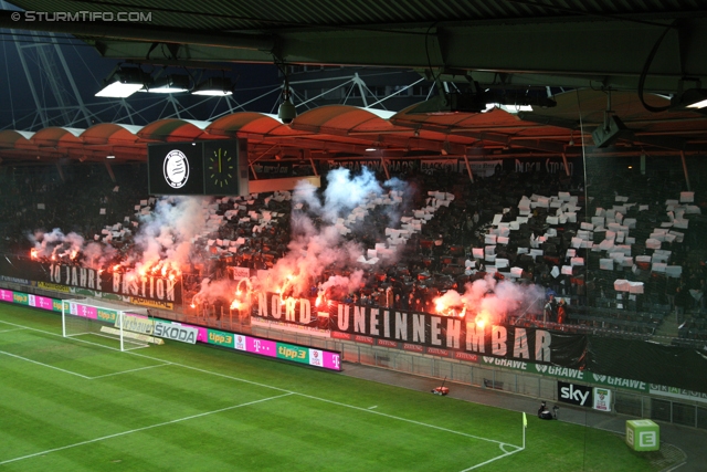 Sturm Graz - Innsbruck
Oesterreichische Fussball Bundesliga, 10. Runde, SK Sturm Graz - FC Wacker Innsbruck, Stadion Liebenau Graz, 28.09.2013. 

Foto zeigt Fans von Sturm mit einer Choreografie
Schlüsselwörter: pyrotechnik