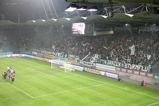 Sturm Graz - Innsbruck
Oesterreichische Fussball Bundesliga, 10. Runde, SK Sturm Graz - FC Wacker Innsbruck, Stadion Liebenau Graz, 28.09.2013. 

Foto zeigt die Mannschaft von Sturm und Fans von Sturm
