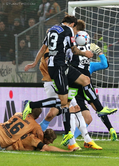 Sturm Graz - Innsbruck
Oesterreichische Fussball Bundesliga, 10. Runde, SK Sturm Graz - FC Wacker Innsbruck, Stadion Liebenau Graz, 28.09.2013. 

Foto zeigt Lukas Hinterseer (Innsbruck), Nikola Vujadinovic (Sturm) und Szabolcs Safar (Innsbruck)
Schlüsselwörter: kopfball