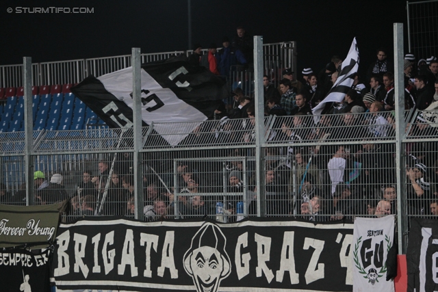 Groedig - Sturm Graz
Oesterreichische Fussball Bundesliga, 11. Runde, SV Groedig - SK Sturm Graz, Untersbergarena Groedig, 05.10.2013. 

Foto zeigt Fans von Sturm
