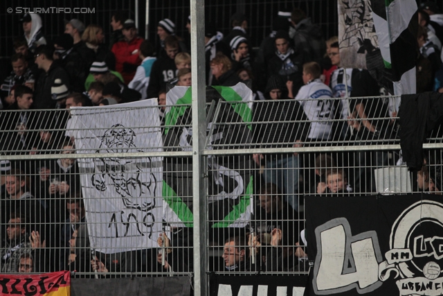 Groedig - Sturm Graz
Oesterreichische Fussball Bundesliga, 11. Runde, SV Groedig - SK Sturm Graz, Untersbergarena Groedig, 05.10.2013. 

Foto zeigt Fans von Sturm
