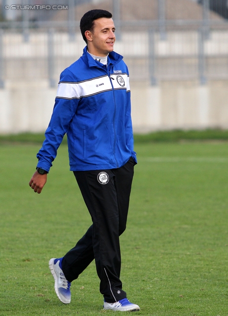 Sturm Damen - St. Poelten
OEFB Frauenliga, 6. Runde,  SK Sturm Graz Damen - FSK St. Poelten-Spratzern, Trainingszentrum Messendorf, 05.10.2013. 

Foto zeigt Philipp Semlic (Individualtrainer Sturm Damen)
