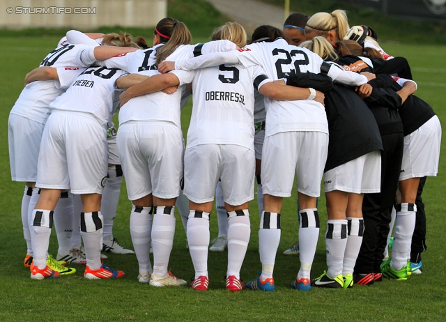 Sturm Damen - St. Poelten
OEFB Frauenliga, 6. Runde,  SK Sturm Graz Damen - FSK St. Poelten-Spratzern, Trainingszentrum Messendorf, 05.10.2013. 

Foto zeigt die Mannschaft der Sturm Damen
