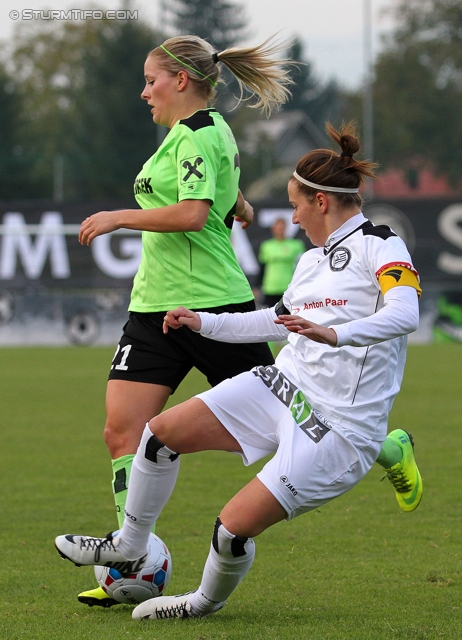 Sturm Damen - St. Poelten
OEFB Frauenliga, 6. Runde,  SK Sturm Graz Damen - FSK St. Poelten-Spratzern, Trainingszentrum Messendorf, 05.10.2013. 

Foto zeigt Julia Herndler (St. Poelten) und Stephanie Kovacs (Sturm Damen)
