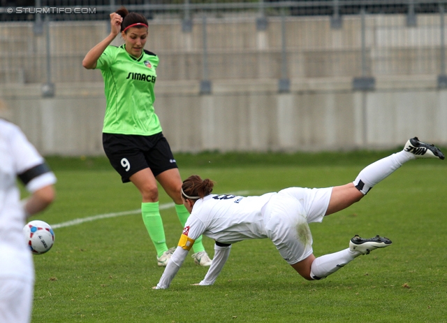 Sturm Damen - St. Poelten
OEFB Frauenliga, 6. Runde,  SK Sturm Graz Damen - FSK St. Poelten-Spratzern, Trainingszentrum Messendorf, 05.10.2013. 

Foto zeigt Lisa Marie Makas (St. Poelten) und Stephanie Kovacs (Sturm Damen)
Schlüsselwörter: kopfball