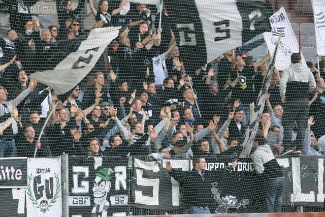 Rapid Wien - Sturm Graz
Oesterreichische Fussball Bundesliga, 12. Runde, SK Rapid Wien - SK Sturm Graz, Gerhard Hanappi Stadion Wien, 20.10.2013. 

Foto zeigt Fans von Sturm
