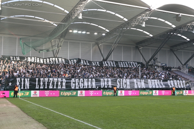 Rapid Wien - Sturm Graz
Oesterreichische Fussball Bundesliga, 12. Runde, SK Rapid Wien - SK Sturm Graz, Gerhard Hanappi Stadion Wien, 20.10.2013. 

Foto zeigt Fans von Sturm mit einer Choreografie
