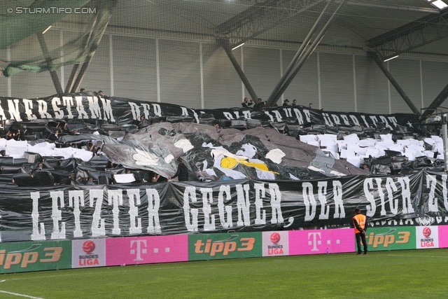 Rapid Wien - Sturm Graz
Oesterreichische Fussball Bundesliga, 12. Runde, SK Rapid Wien - SK Sturm Graz, Gerhard Hanappi Stadion Wien, 20.10.2013. 

Foto zeigt Fans von Sturm mit einer Choreografie
