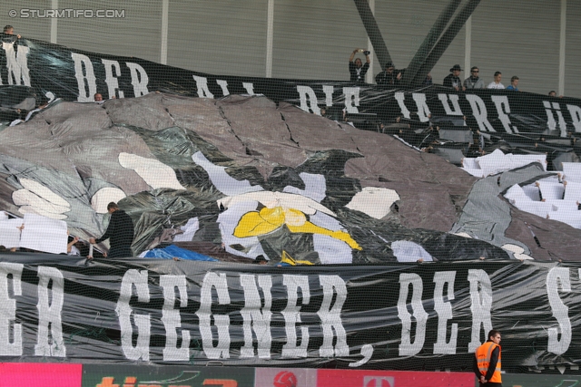 Rapid Wien - Sturm Graz
Oesterreichische Fussball Bundesliga, 12. Runde, SK Rapid Wien - SK Sturm Graz, Gerhard Hanappi Stadion Wien, 20.10.2013. 

Foto zeigt Fans von Sturm mit einer Choreografie
