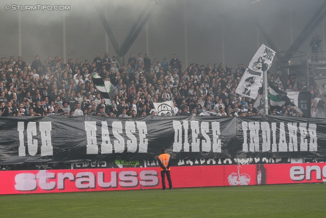 Rapid Wien - Sturm Graz
Oesterreichische Fussball Bundesliga, 12. Runde, SK Rapid Wien - SK Sturm Graz, Gerhard Hanappi Stadion Wien, 20.10.2013. 

Foto zeigt Fans von Sturm mit einem Spruchband
