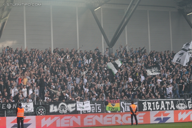 Rapid Wien - Sturm Graz
Oesterreichische Fussball Bundesliga, 12. Runde, SK Rapid Wien - SK Sturm Graz, Gerhard Hanappi Stadion Wien, 20.10.2013. 

Foto zeigt Fans von Sturm
