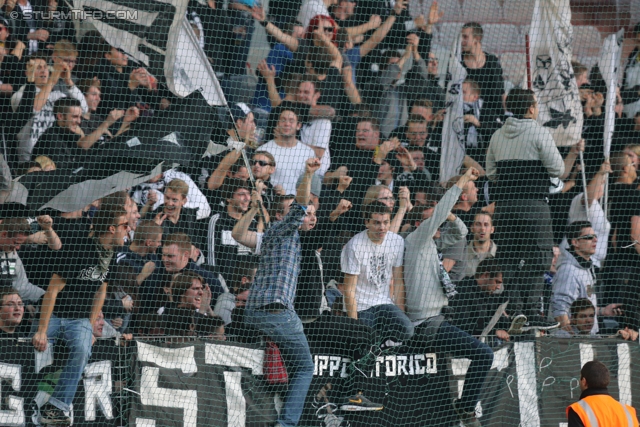 Rapid Wien - Sturm Graz
Oesterreichische Fussball Bundesliga, 12. Runde, SK Rapid Wien - SK Sturm Graz, Gerhard Hanappi Stadion Wien, 20.10.2013. 

Foto zeigt Fans von Sturm
