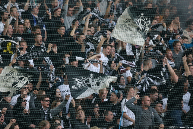 Rapid Wien - Sturm Graz
Oesterreichische Fussball Bundesliga, 12. Runde, SK Rapid Wien - SK Sturm Graz, Gerhard Hanappi Stadion Wien, 20.10.2013. 

Foto zeigt Fans von Sturm
