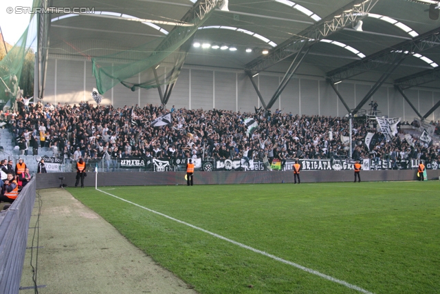 Rapid Wien - Sturm Graz
Oesterreichische Fussball Bundesliga, 12. Runde, SK Rapid Wien - SK Sturm Graz, Gerhard Hanappi Stadion Wien, 20.10.2013. 

Foto zeigt Fans von Sturm
