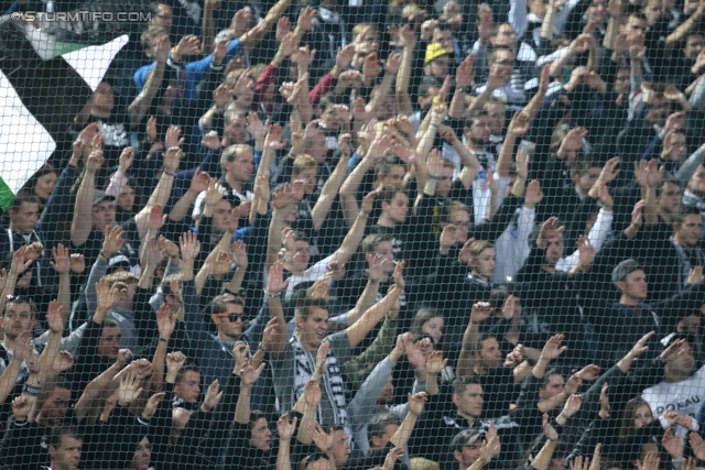 Rapid Wien - Sturm Graz
Oesterreichische Fussball Bundesliga, 12. Runde, SK Rapid Wien - SK Sturm Graz, Gerhard Hanappi Stadion Wien, 20.10.2013. 

Foto zeigt Fans von Sturm
