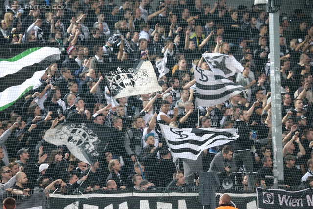 Rapid Wien - Sturm Graz
Oesterreichische Fussball Bundesliga, 12. Runde, SK Rapid Wien - SK Sturm Graz, Gerhard Hanappi Stadion Wien, 20.10.2013. 

Foto zeigt Fans von Sturm
