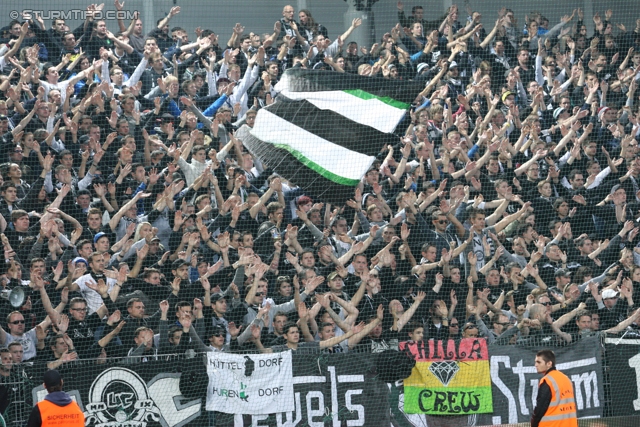 Rapid Wien - Sturm Graz
Oesterreichische Fussball Bundesliga, 12. Runde, SK Rapid Wien - SK Sturm Graz, Gerhard Hanappi Stadion Wien, 20.10.2013. 

Foto zeigt Fans von Sturm
