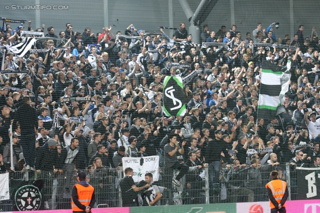 Rapid Wien - Sturm Graz
Oesterreichische Fussball Bundesliga, 12. Runde, SK Rapid Wien - SK Sturm Graz, Gerhard Hanappi Stadion Wien, 20.10.2013. 

Foto zeigt Fans von Sturm
