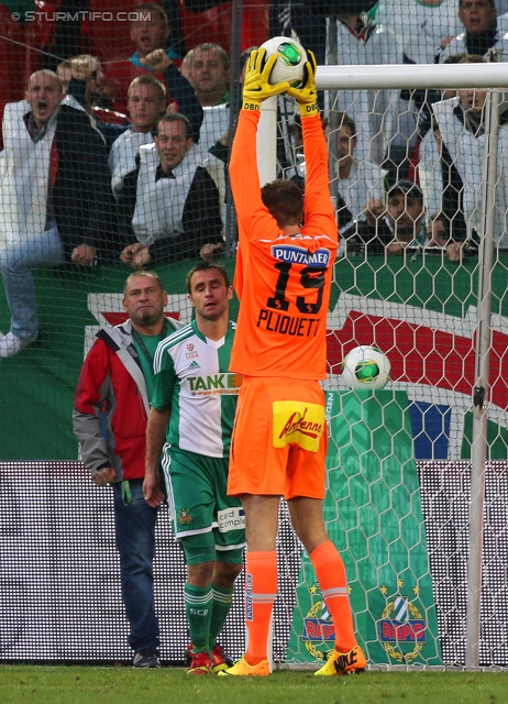 Rapid Wien - Sturm Graz
Oesterreichische Fussball Bundesliga, 12. Runde, SK Rapid Wien - SK Sturm Graz, Gerhard Hanappi Stadion Wien, 20.10.2013. 

Foto zeigt Steffen Hofmann (Rapid) und Benedikt Pliquett (Sturm)
