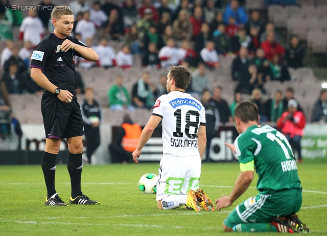 Rapid Wien - Sturm Graz
Oesterreichische Fussball Bundesliga, 12. Runde, SK Rapid Wien - SK Sturm Graz, Gerhard Hanappi Stadion Wien, 20.10.2013. 

Foto zeigt Schiedsrichter Manuel Schuettengruber, David Schloffer (Sturm) und Steffen Hofmann (Rapid)
